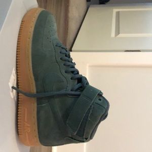 NIKE Women’s Air Force 1 High Top